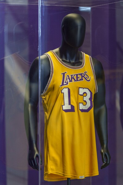 What jersey number shop did wilt chamberlain have